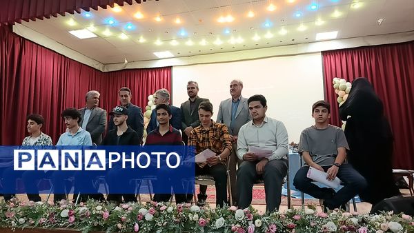 تقدیر از رتبه های استانی و کشوری جشنواره فرهنگی هنری فردا