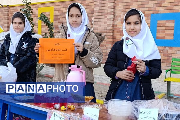 برپایی بازارچه کسب‌و‌کار در مدرسه شهدای پانزده خرداد قرچک