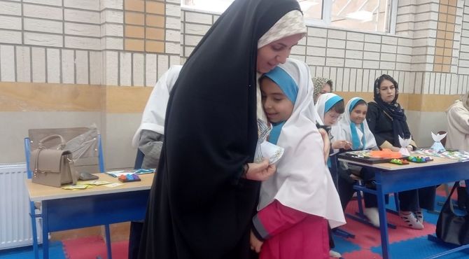 جشن روز مادر در دبستان هیات امنایی صدیقی صفادشت با حضور مادران