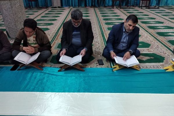 محفل جزء‌خوانی قرآن‌کریم در مسجد جامع ماهان