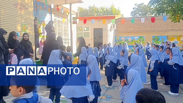 زنگ آغاز مهر در دبستان دخترانه مهر و ماه آشخانه 