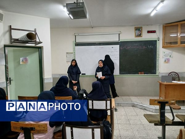  جلسه شورا  و بسیج دانش آموزی در دبیرستان نمونه دولتی مهشید مصلی نژاد