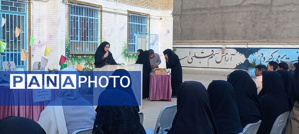 جلسه انجمن اولیا و مربیان در دبیرستان شهید محمدی‌پور