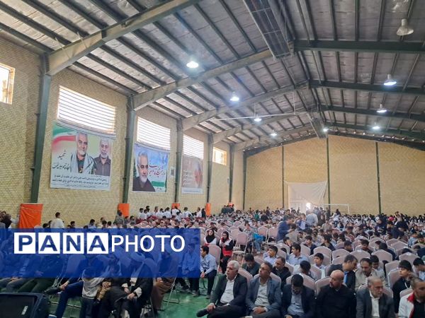 بیداری دانش آموزان ایرانی در یوم الله 13آبان 