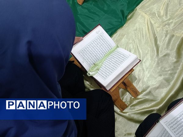 برگزاری محفل نورانی انس با قرآن در دبیرستان دکتر جواد حداد۲ ناحیه پنج