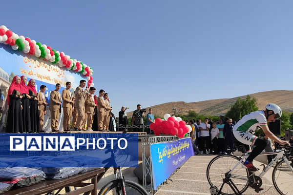 همایش پیاده‌روی خانوادگی در شیراز 