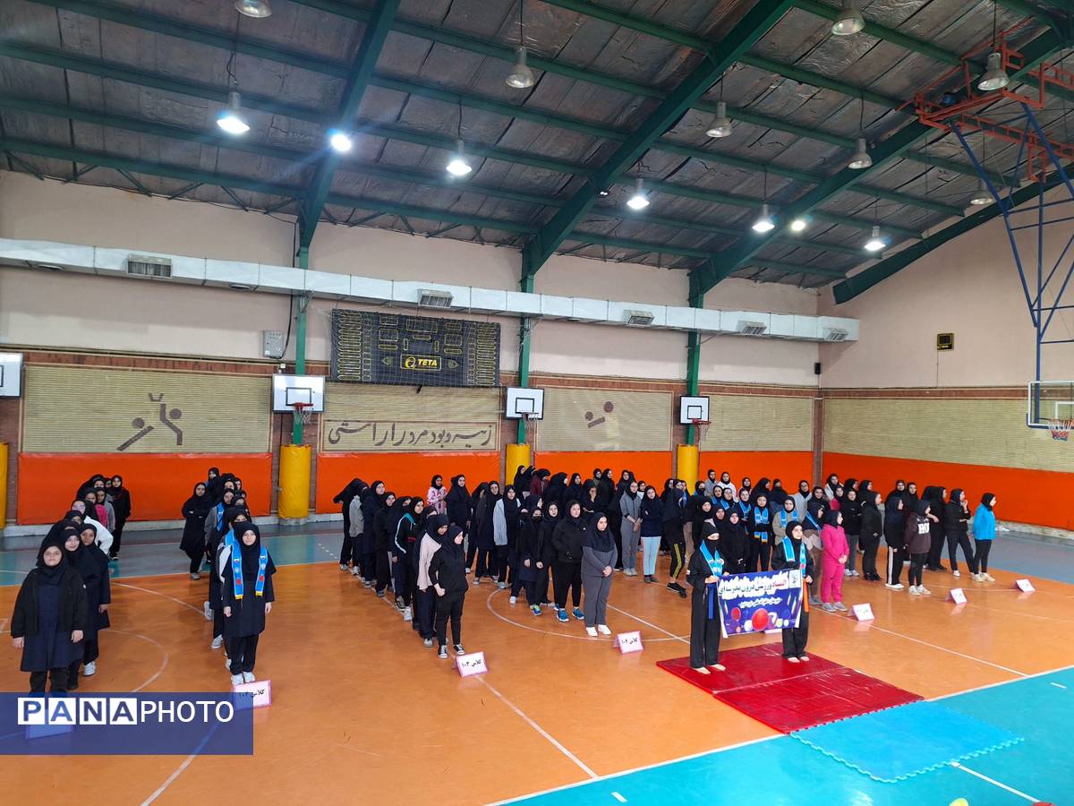 المپیاد ورزشی در دبیرستان دخترانه علمی