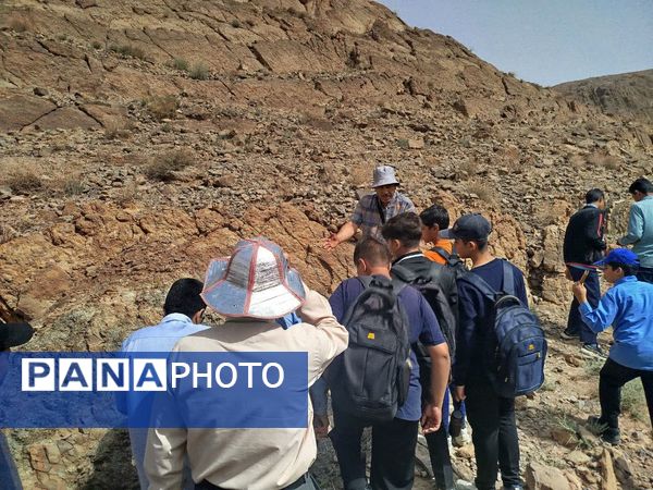 برگزاری اردوی علمی-تفریحی فسیل شناسی دبیرستان نمونه دولتی دانش 