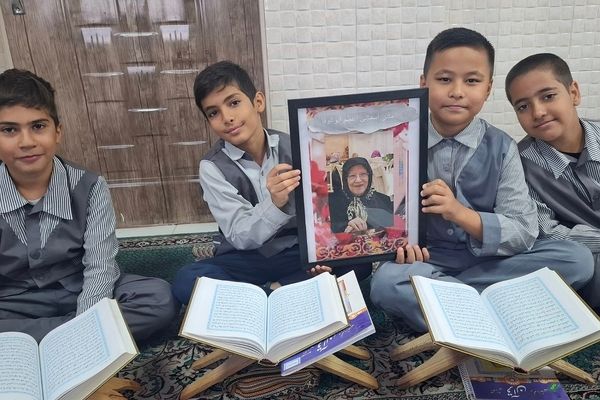 مراسم بزرگداشت خیر مدرسه ساز در دبستان بانو ابوالوفا ناحیه دو شهرری 