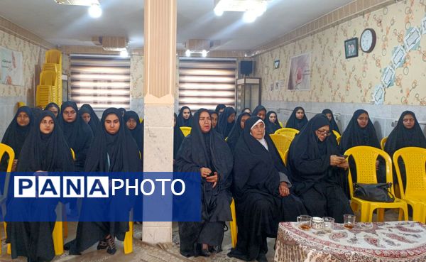 یادواره شهدا؛ عطر ایثار در دبیرستان نمونه محمودیه پیچید