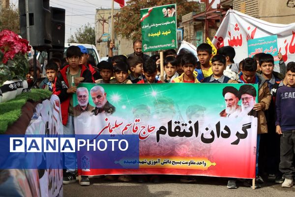 حضور پرشور دانش‌آموزان شهرستان صالح‌آباد در راهپیمایی روز ۱۳ آبان