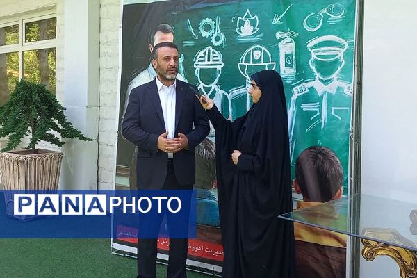 تجلیل از مدیران و معلمان نمونه مدارس غیردولتی شهرستان اسلامشهر 