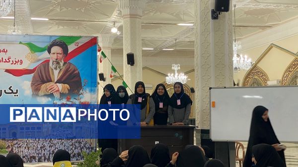 بازدید دانش آموزان دبیرستان دخترانه امید از آرامگاه شهید مدرس