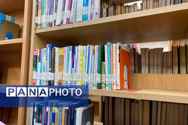 دانش‌آموزان دبیرستان نگین‌دانش ورامین میهمان کتابخانه رازی شدند