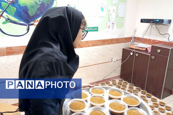 جشن روز مادر و ولادت حضرت زهرا(س) در دبیرستان کریمی شیرازی‌ها با حال‌وهوای چهارشنبه‌های امام‌رضایی