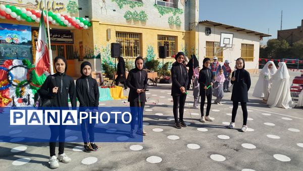 مشعل المپیاد ورزشی ناحیه ۷ در دبستان شهدای راه آهن روشن شد