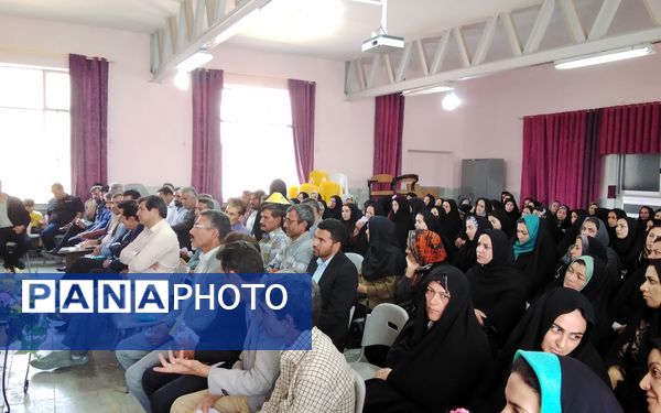 انتخابات انجمن اولیاء و مربیان در دبیرستان نمونه اندیشه شهرستان کاشمر