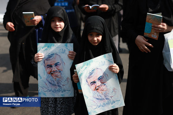 موکب «عشاق‌الحسین» سازمان دانش آموزی در راهپیمایی خانوادگی جاماندگان اربعین حسینی - تهران