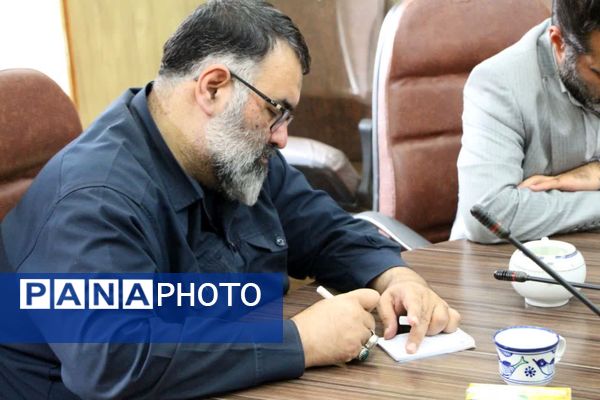 نشست نخبگان استان یزد با مسئول جهاد تبیین کشور