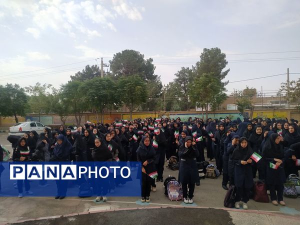 جشن آغاز سال تحصیلی جدید در دبیرستان نمونه ایمان 