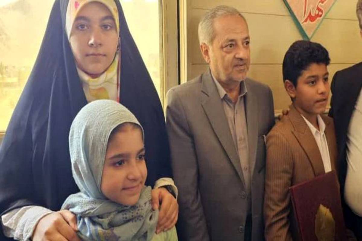 درخشش دانشآموزان و اولیای فارسی در ششمین اجلاس سراسری نماز