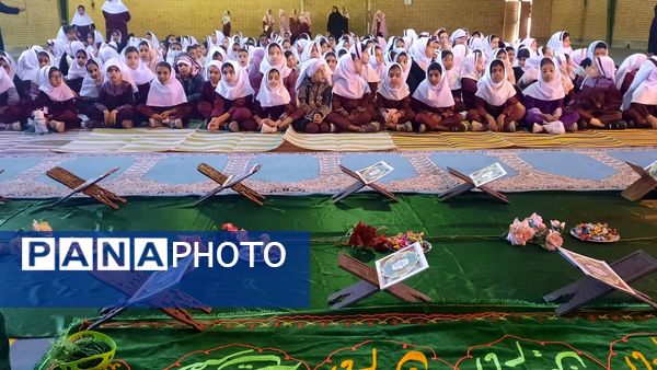 نور قرآن در ایام فاطمیه دبستان استقلال حاجی‌آباد را روشن کرد