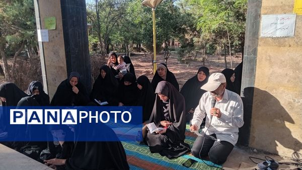 قرائت زیارت عاشورا در مزار شهدای گمنام شهر رباط‌سنگ 