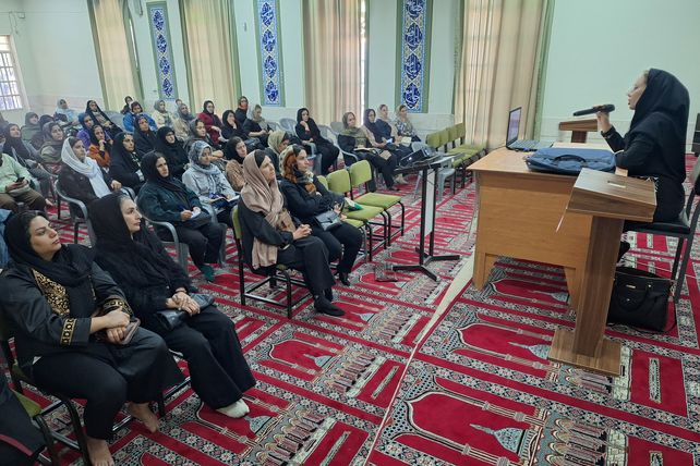 دومین جلسه آموزش خانواده در دبیرستان پویش