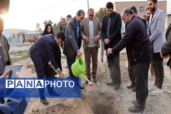 آیین روز درختکاری در هنرستان کشاورزی شهید باهنر پاکدشت 