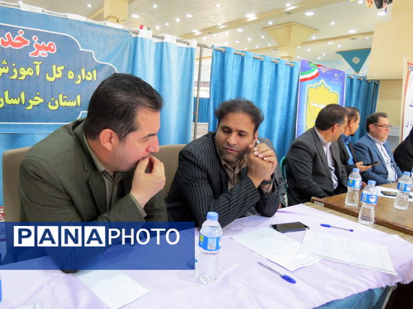 برپایی میز خدمت آموزش و پرورش خراسان شمالی