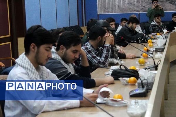 دیدار جمعی از دانش‌آموزان زنجانی با فرمانده سپاه انصارالمهدی 