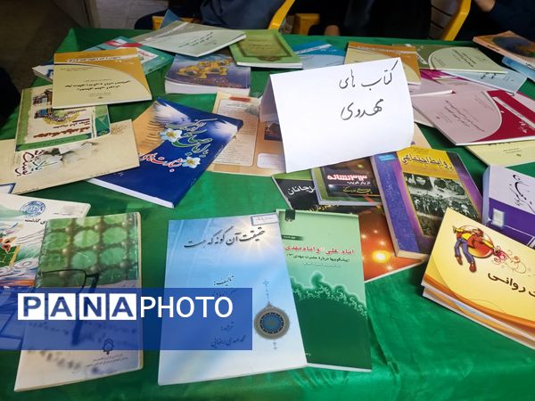 جشن کتاب و مطالعه در دبیرستان دخترانه متوسطه اول 15 خرداد 