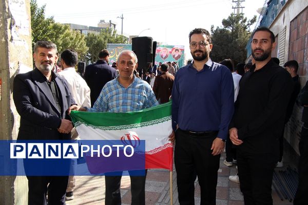 تجلی اقتدار مردم بهارستان در راهپیمایی ۱۳ آبان