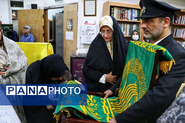 پرچم متبرک امام رضا (ع) در جشن ولادت امام رئوف در مسجد امام حسن عسکری (ع) بجنورد 