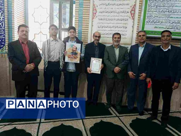  یادواره شهید و تقدیر از معلمان و دانش‌آموزان فعال در دبیرستان سما کاشمر