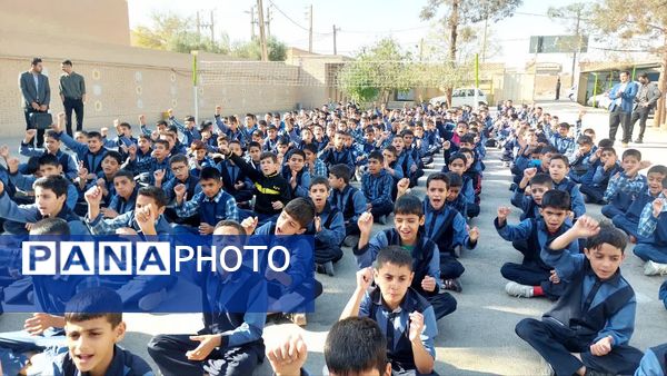 ویژه‌برنامه هفته نیروی انتظامی در دبستان شرف‌الدین علی 