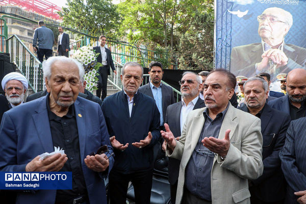 مراسم تشییع پیکر رئیس مجمع خیرین مدرسه‌ساز