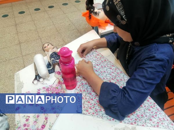 آموزش دوخت مقنعه و پخت و تزیین حلوا در کانون شماره 4 قم