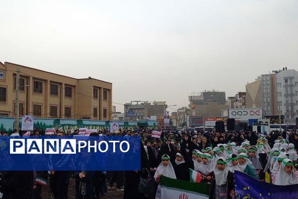 حضور دانش آموزان اسلامشهری در راهپیمایی ۱۳ آبان