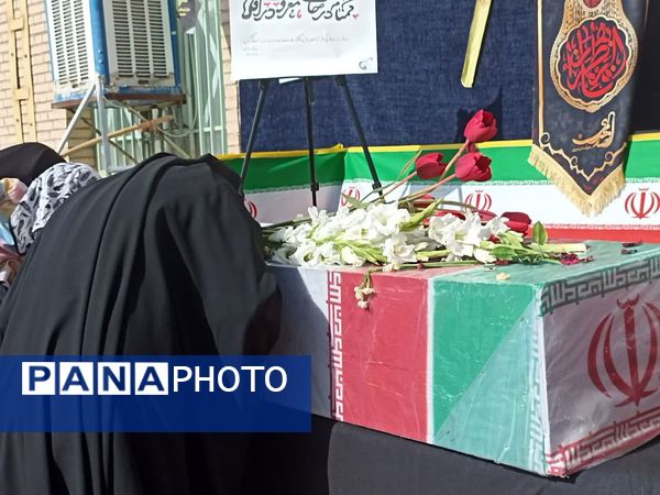 آماده‌سازی دبیرستان هاجر بیرجند برای استقبال از شهید گمنام 