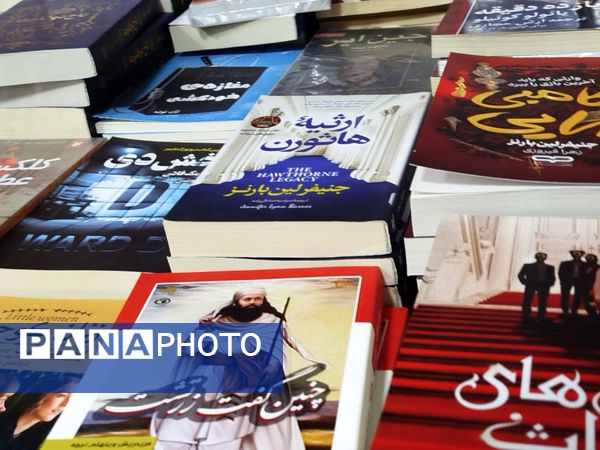 گشایش نمایشگاه کتاب در فرهنگسرای فاروج 