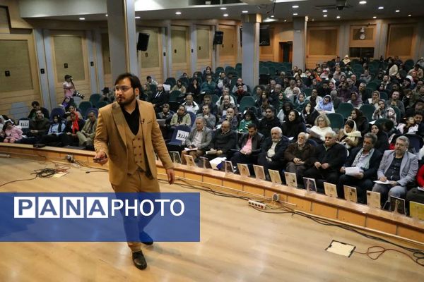 کارگاه نویسندگی با حضور محمد مردانیان و جمعی از نوجوانان و جوانان علاقه‌مند به قلم و اندیشه برگزار شد