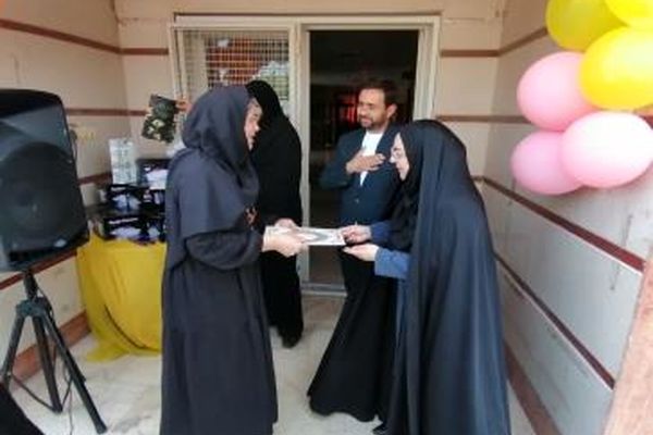 تقدیر از معلمان مدرسه شهید باهنر روستای جعفرآباد اخوان با حضور بخشدار