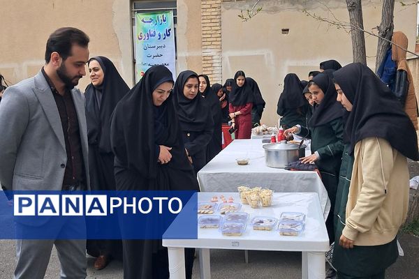 برگزاری بازارچه صنایع دستی و غذا در دبیرستان‌ حضرت‌ معصومه (س) شهرستان فیروزکوه