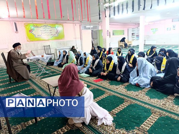 جلسه پرسش و پاسخ با امام جمعه شهرستان نیشابور در دبیرستان شاهد قدسیان 