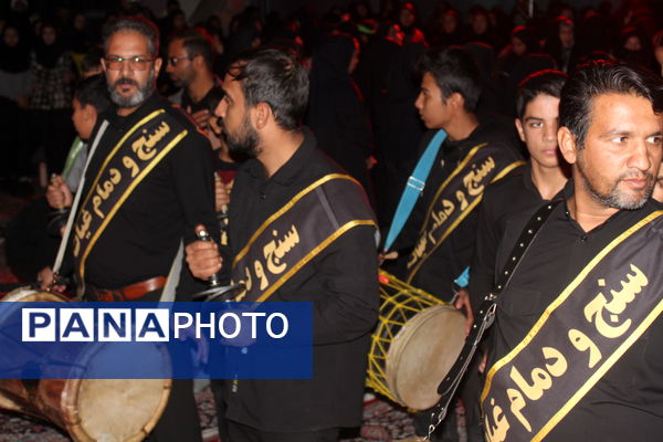 حضور پررنگ دانش‌آموزان دختر در آیین فاطمیون کرمان