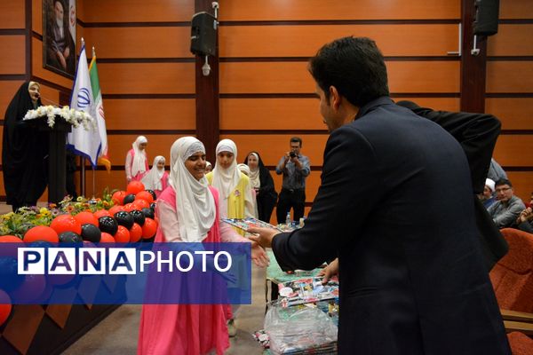 نشست هم‌اندیشی معاونین پرورشی، روحانیون امین و ائمه جماعات در بهارستان‌دو