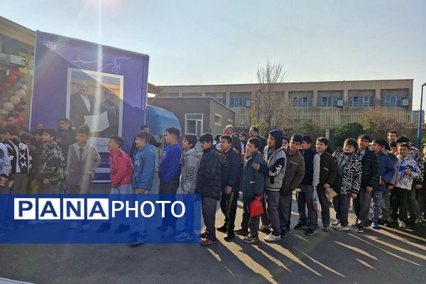 بازدید دانش آموزان ناحیه دو شهرری از نمایشگاه پژوهش اداره کل شهرستانهای استان تهران 