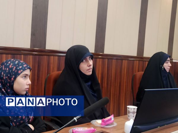 مراسم تقدیر از رابطین امور بانوان مدارس ناحیه یک شهرری
