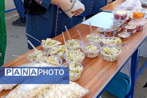 برپایی بازارچه کسب‌و‌کار در مدرسه شهدای پانزده خرداد قرچک